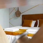 King Sobieski Apartments By Oneapartments